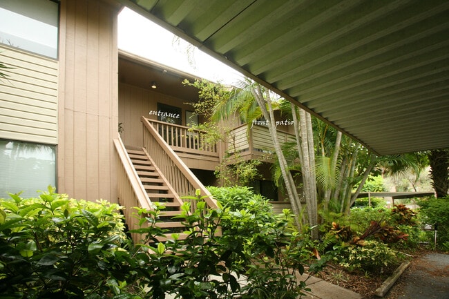 1636 Brookhouse Dr in Sarasota, FL - Foto de edificio - Building Photo