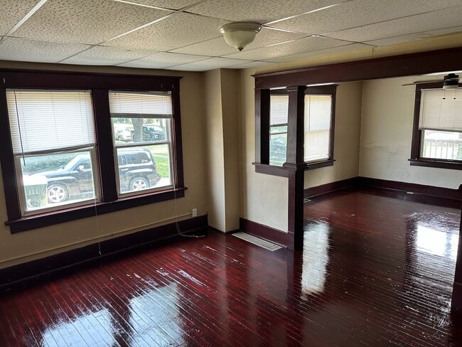 313 S 3rd St, Unit #1 in Oskaloosa, IA - Building Photo - Building Photo