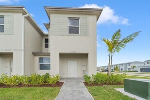 33762 SW 194th Pl in Homestead, FL - Building Photo