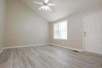 358 Donna Dr in Clarksville, TN - Building Photo - Building Photo