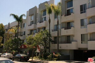 1325 N Sierra Bonita Ave in West Hollywood, CA - Building Photo