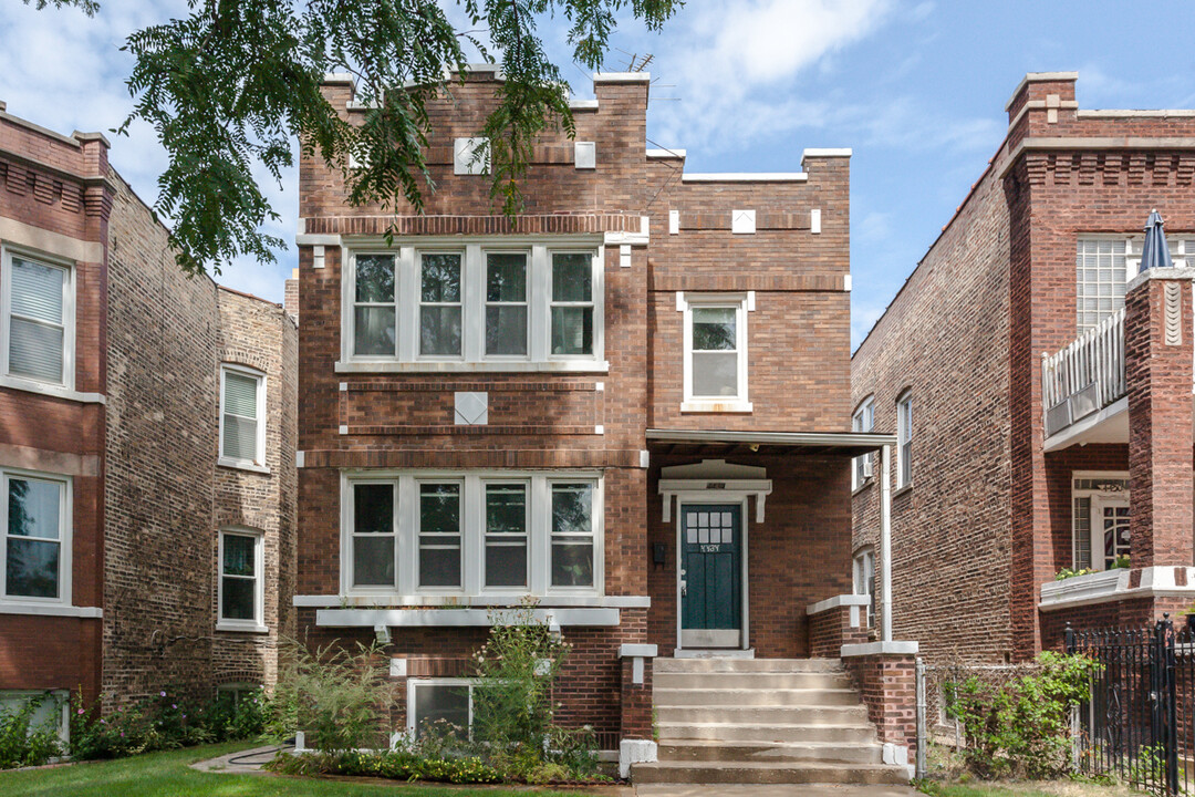 4434 W Altgeld St in Chicago, IL - Foto de edificio