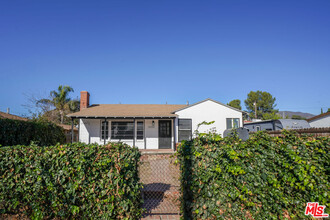 14587 Lyle St in Los Angeles, CA - Building Photo - Building Photo