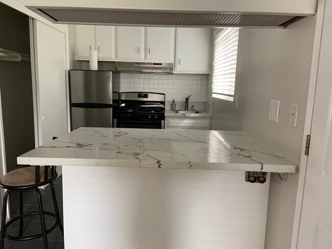120 El Porto St in Manhattan Beach, CA - Building Photo - Building Photo
