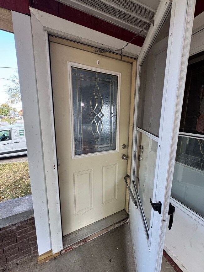 1049 Bluff St in Beloit, WI - Building Photo - Building Photo