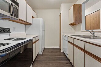 3670 S John Hix Rd in Wayne, MI - Building Photo - Building Photo