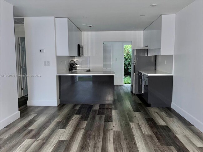 property at 2113 W 5th Ave