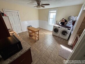 234 Cypress St, Unit 2 in Brookline, MA - Foto de edificio - Building Photo