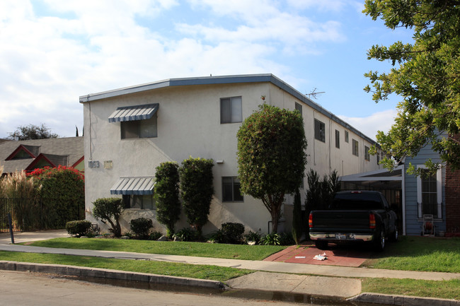 1063 Roswell Ave in Long Beach, CA - Building Photo - Building Photo