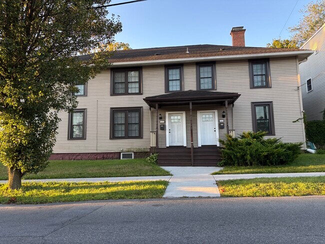 10 Lincoln Ave, Unit 10 Lincoln Ave.