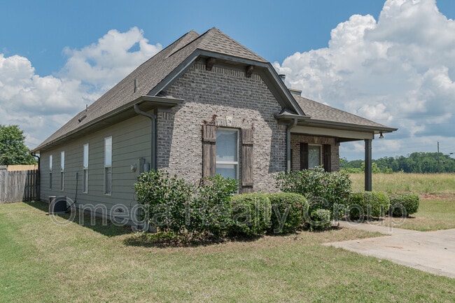 1020 Washington Dr in Moody, AL - Building Photo - Building Photo