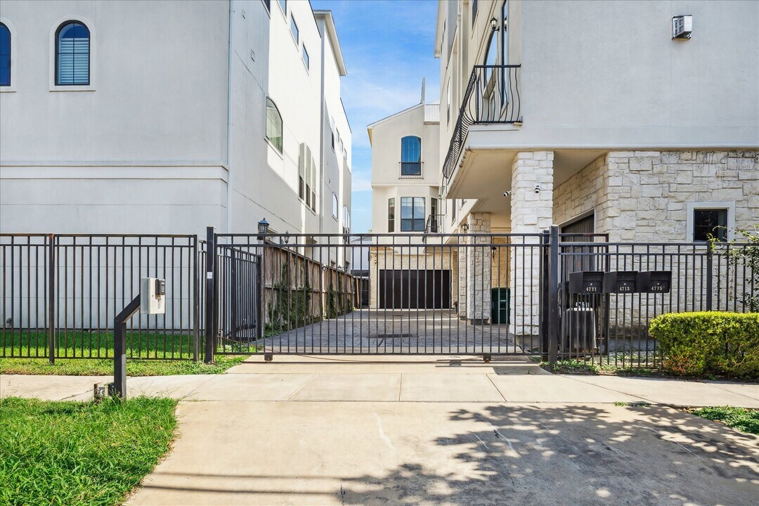 4715 Jackson St in Houston, TX - Foto de edificio