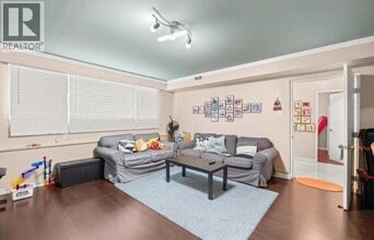 1106 Duthie Ave in Burnaby, BC - Building Photo - Building Photo