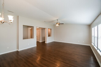 2267 Brian Lakes Dr E in Jacksonville, FL - Building Photo - Building Photo