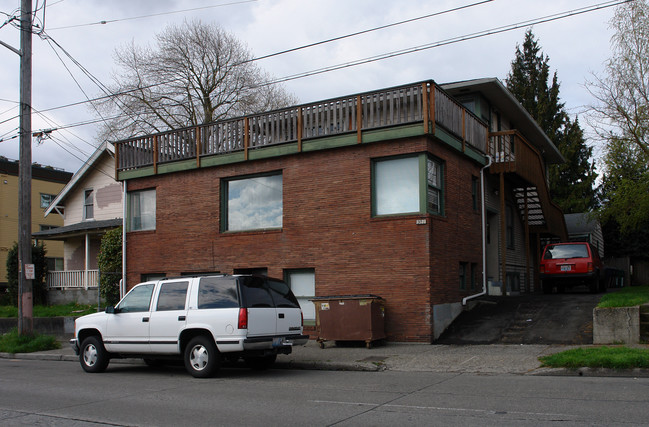 7329 15th Ave NW in Seattle, WA - Foto de edificio - Building Photo