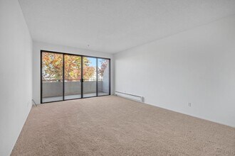 1515 Floribunda Ave in Burlingame, CA - Building Photo - Building Photo