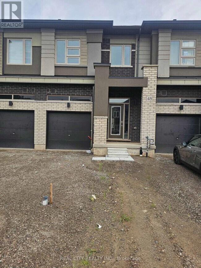 48 Mckernan Ave. in Brantford, ON - Building Photo - Building Photo