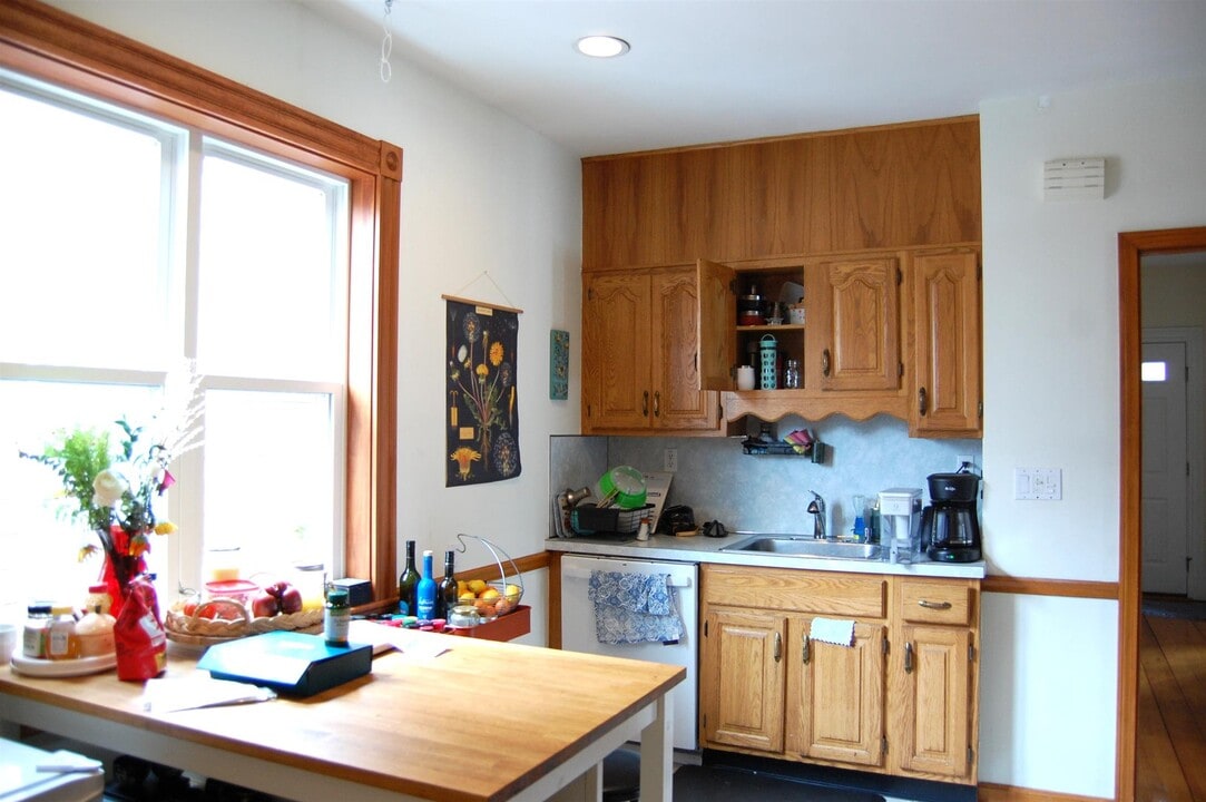 14 Cottage Ave, Unit 2 in Somerville, MA - Foto de edificio