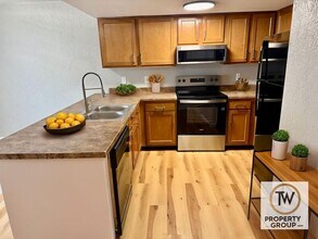 204 W Wesley Dr in O'Fallon, IL - Building Photo - Building Photo