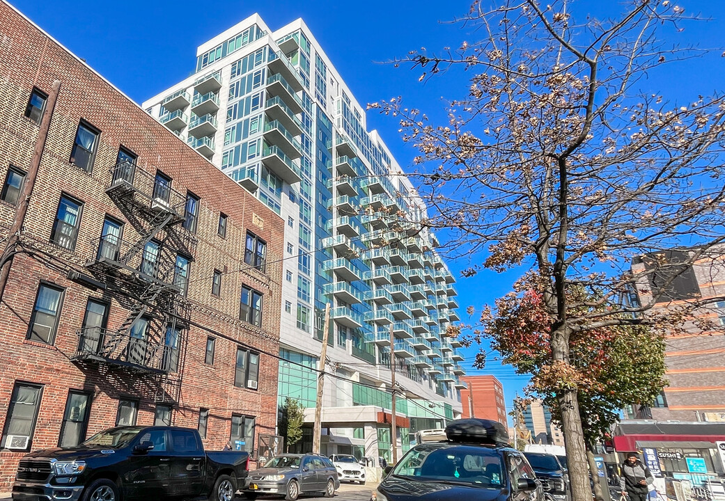 Tangram House West in Flushing, NY - Building Photo