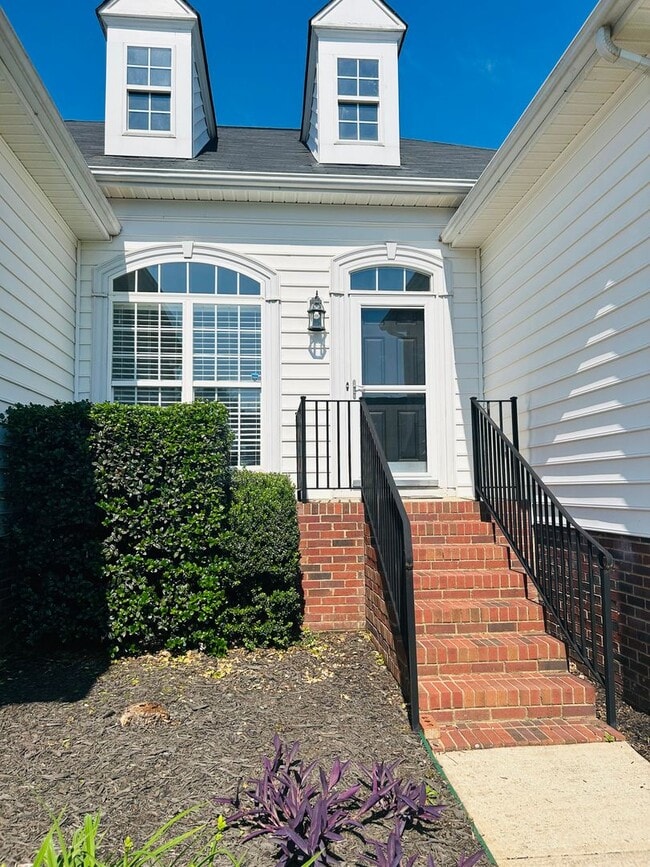 711 Dutchman Ct in Greer, SC - Building Photo - Building Photo
