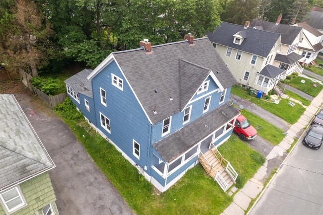 property at 8 Chestnut St