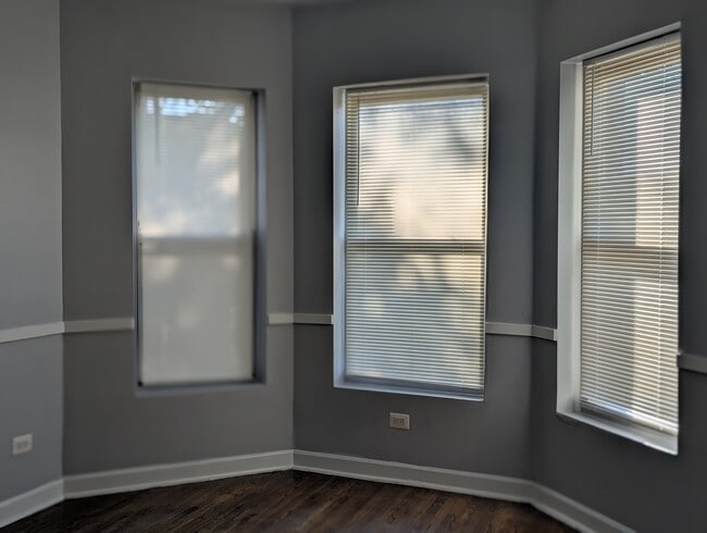 6401 S St Lawrence Ave in Chicago, IL - Foto de edificio - Building Photo