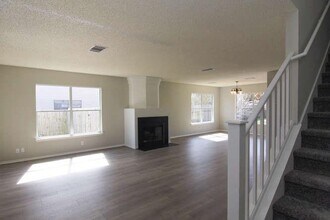 12912 Latchwood Ln in Austin, TX - Foto de edificio - Building Photo