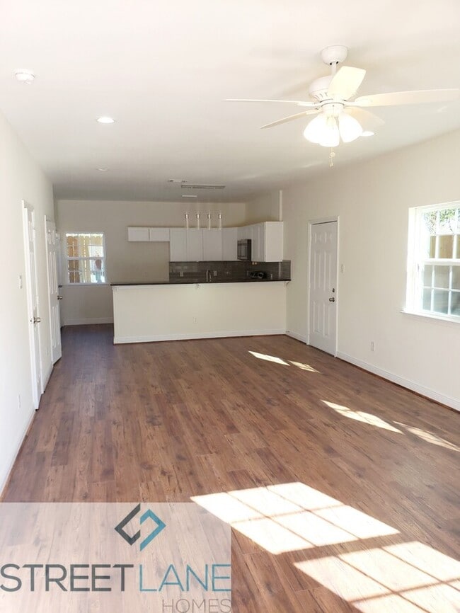 5007 Mallow St-Unit -Unit B in Houston, TX - Foto de edificio - Building Photo