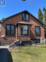 124 Sandown Ave in Toronto, ON - Building Photo