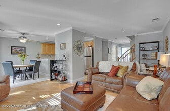 17 Nutmeg Ct in Tinton Falls, NJ - Building Photo - Building Photo