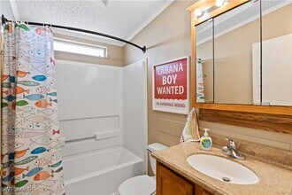 3006 Skipper Ln in Saint James City, FL - Foto de edificio - Building Photo