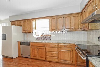 1330 N Anne Shirley Dr in Olathe, KS - Building Photo - Building Photo