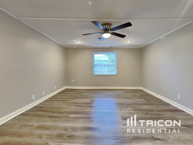 105 Ravenway Dr in Seffner, FL - Building Photo - Building Photo