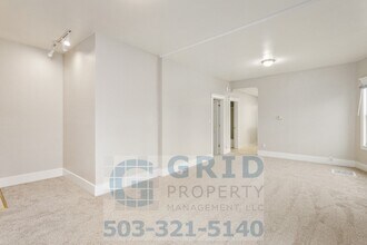 9339 N Oswego Ave in Portland, OR - Building Photo - Building Photo