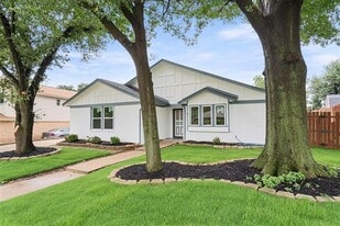 2024 Oakmeadow St in Bedford, TX - Building Photo