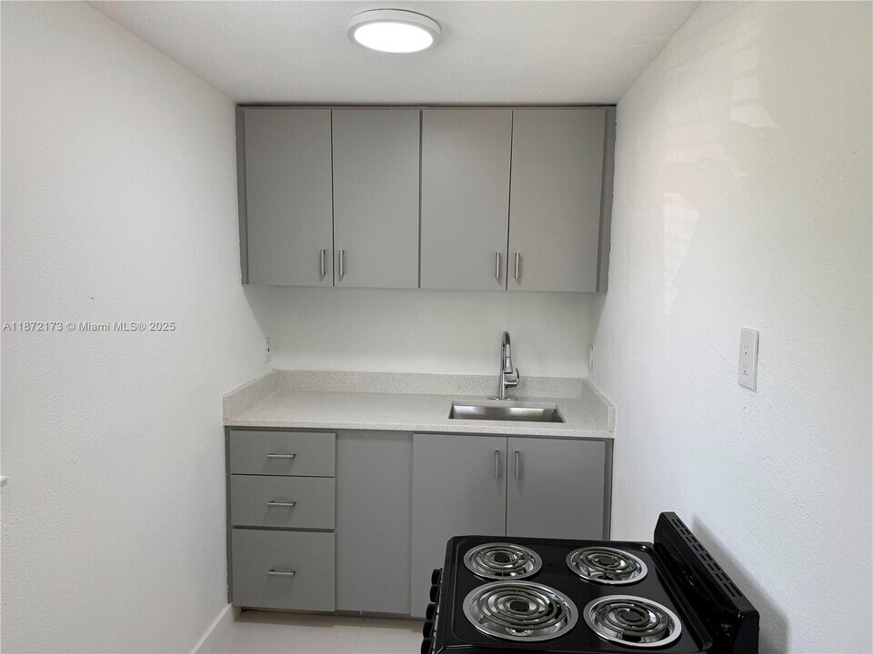 6960 NW 2nd Ct-Unit -2 in Miami, FL - Building Photo