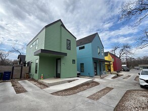 1131 Walton Ln in Austin, TX - Building Photo - Building Photo