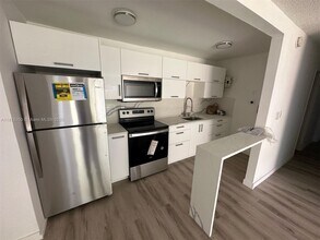 4174 NW 79th Ave in Doral, FL - Building Photo - Building Photo