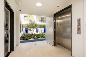 Kingsley Diplomat Apartments in Los Angeles, CA - Building Photo - Interior Photo