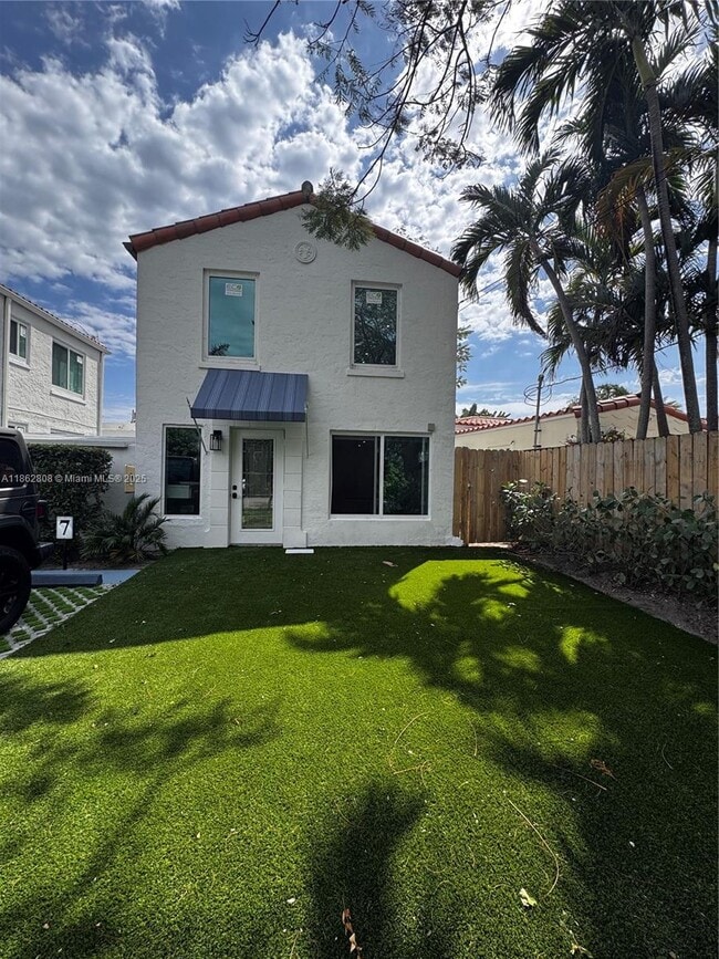 property at 2855 Royal Palm Ave