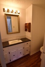 1126 Hollow Creek Dr, Unit #4 in Austin, TX - Building Photo - Building Photo