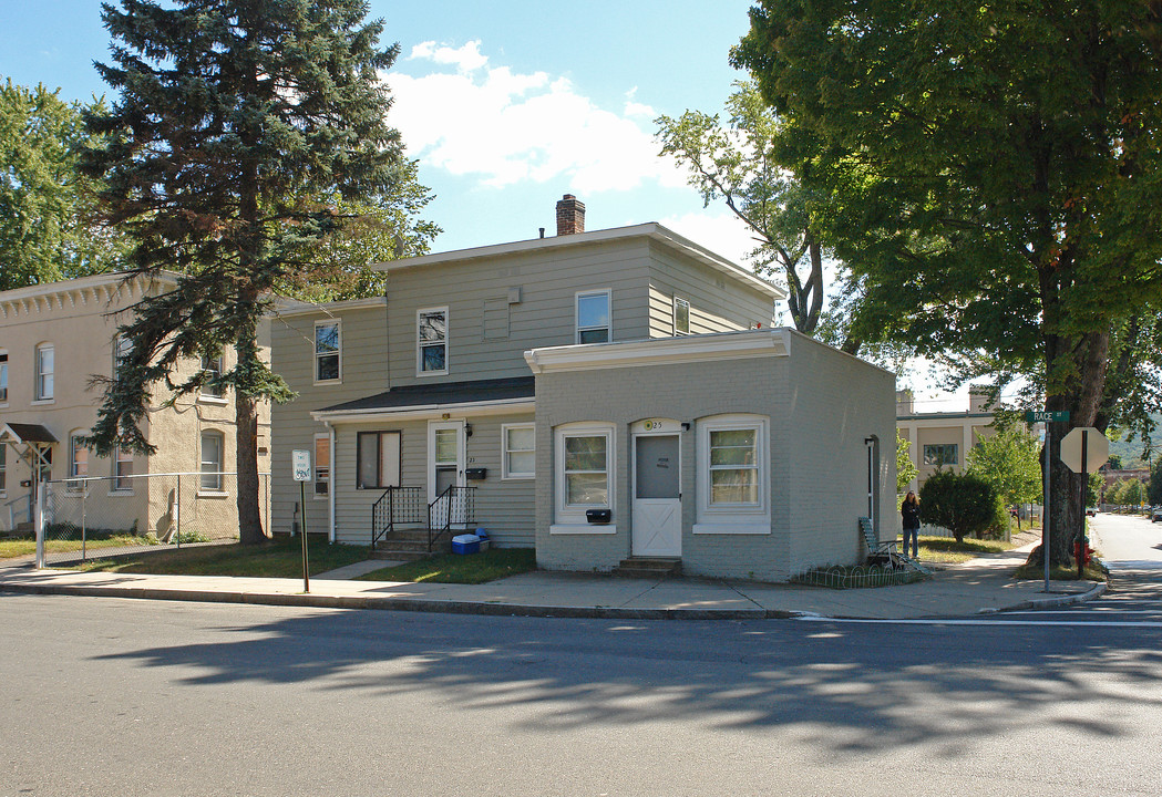 23-25 Race St in Bristol, CT - Building Photo