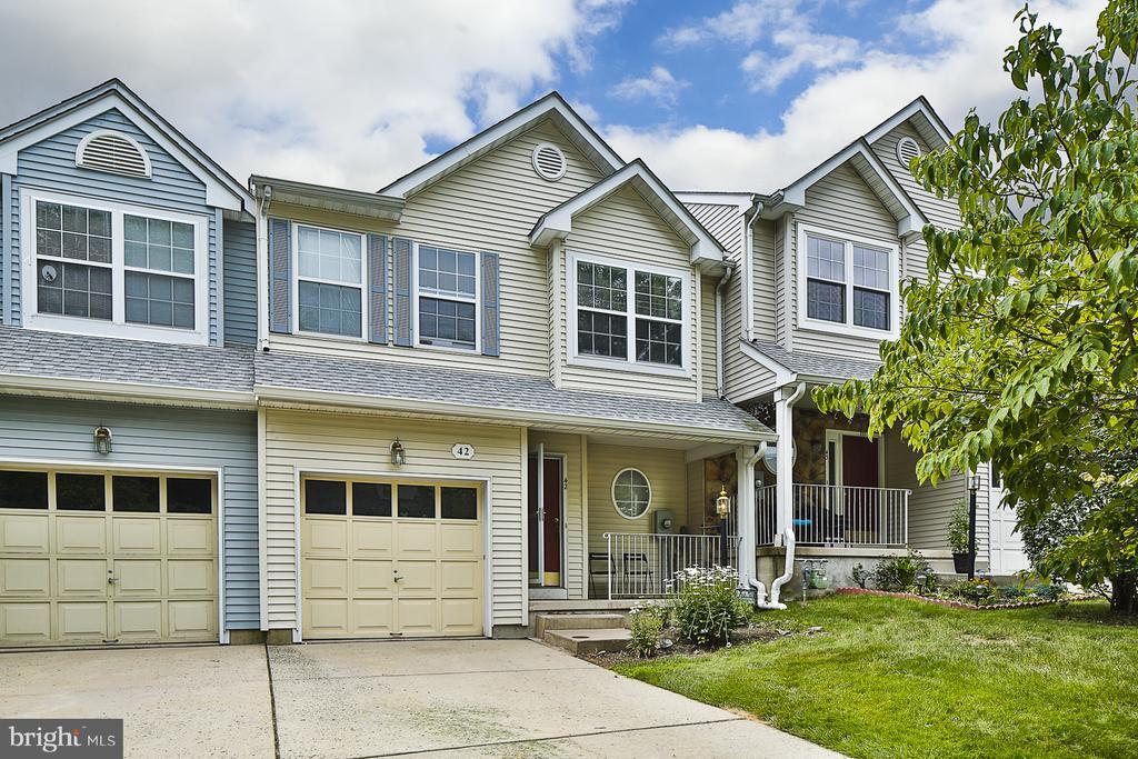 42 Castleton Rd in Princeton, NJ - Building Photo
