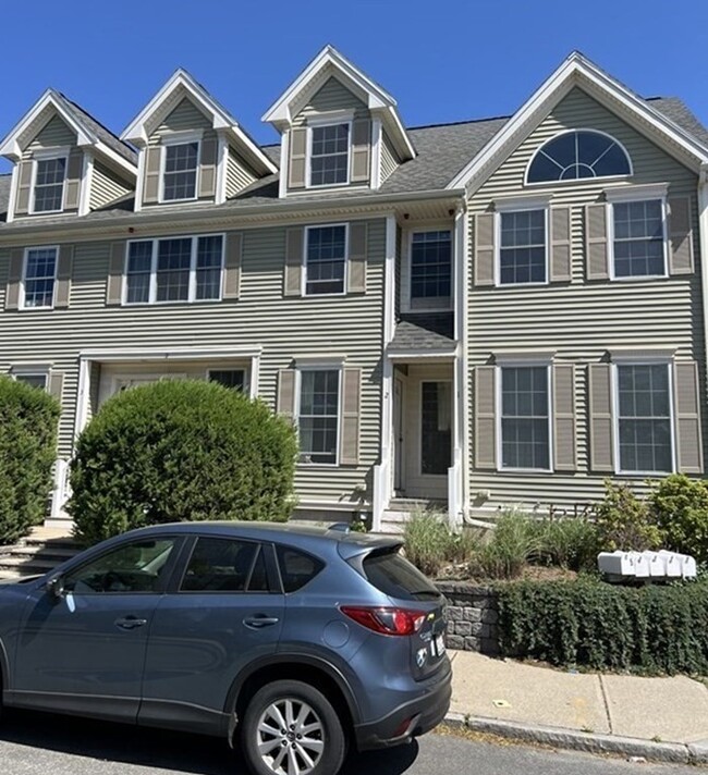 9 Russell St in Waltham, MA - Building Photo - Building Photo