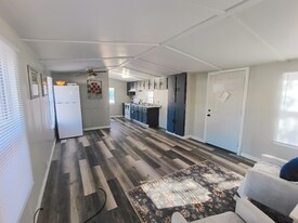 63 Deerwood Park in Centralia, IL - Building Photo