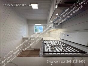 1625 S Crooked Lake Dr in Kalamazoo, MI - Building Photo - Building Photo