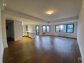 157 W 57th St in New York, NY - Building Photo