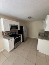 1325 SE 22nd Ave-Unit -1 in Pompano Beach, FL - Foto de edificio - Building Photo