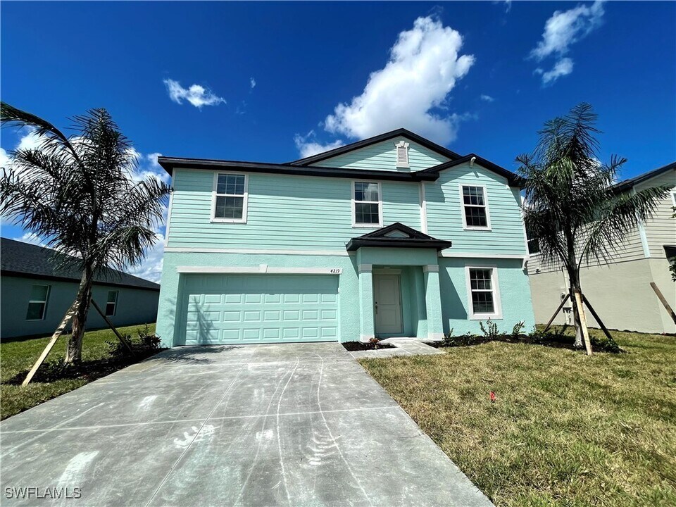 4219 Villa Rapallo Wy in North Fort Myers, FL - Foto de edificio